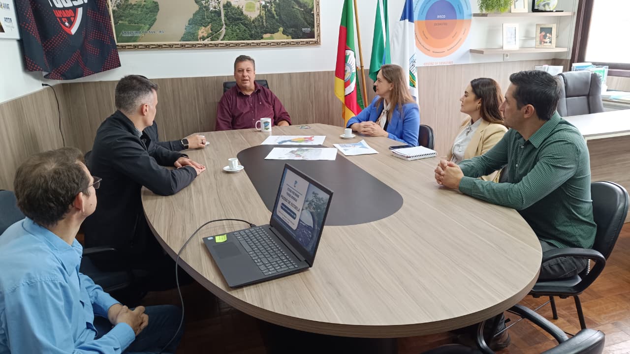 Frente Parlamentar de enfrentamento às cheias do Rio Caí visitam Cruzeiro do Sul para conhecer projetos