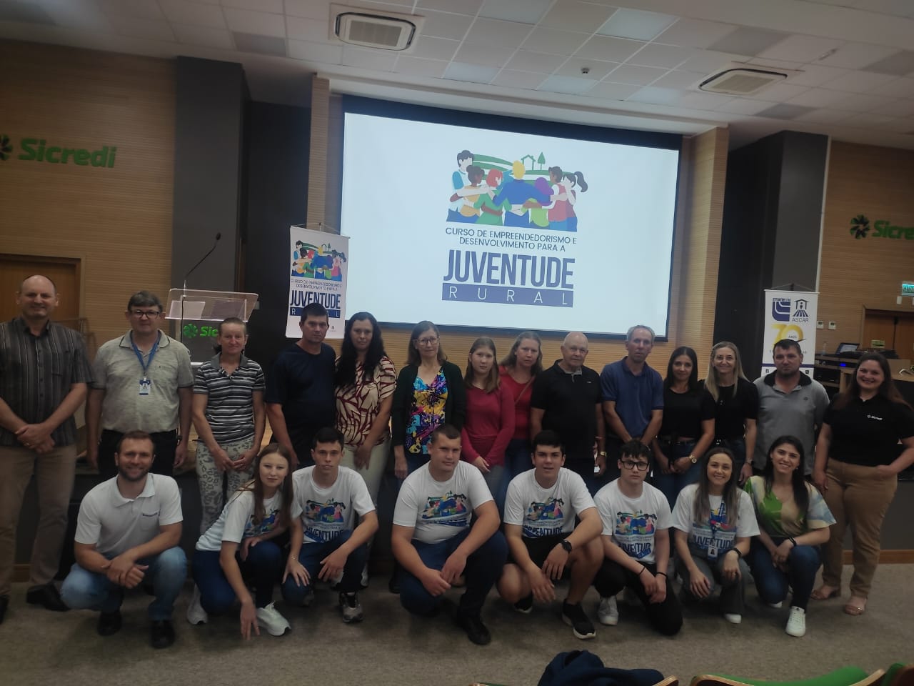 Estudantes de Cruzeiro do Sul participam da formatura do Curso de Empreendedorismo e Desenvolvimento para a Juventude Rural