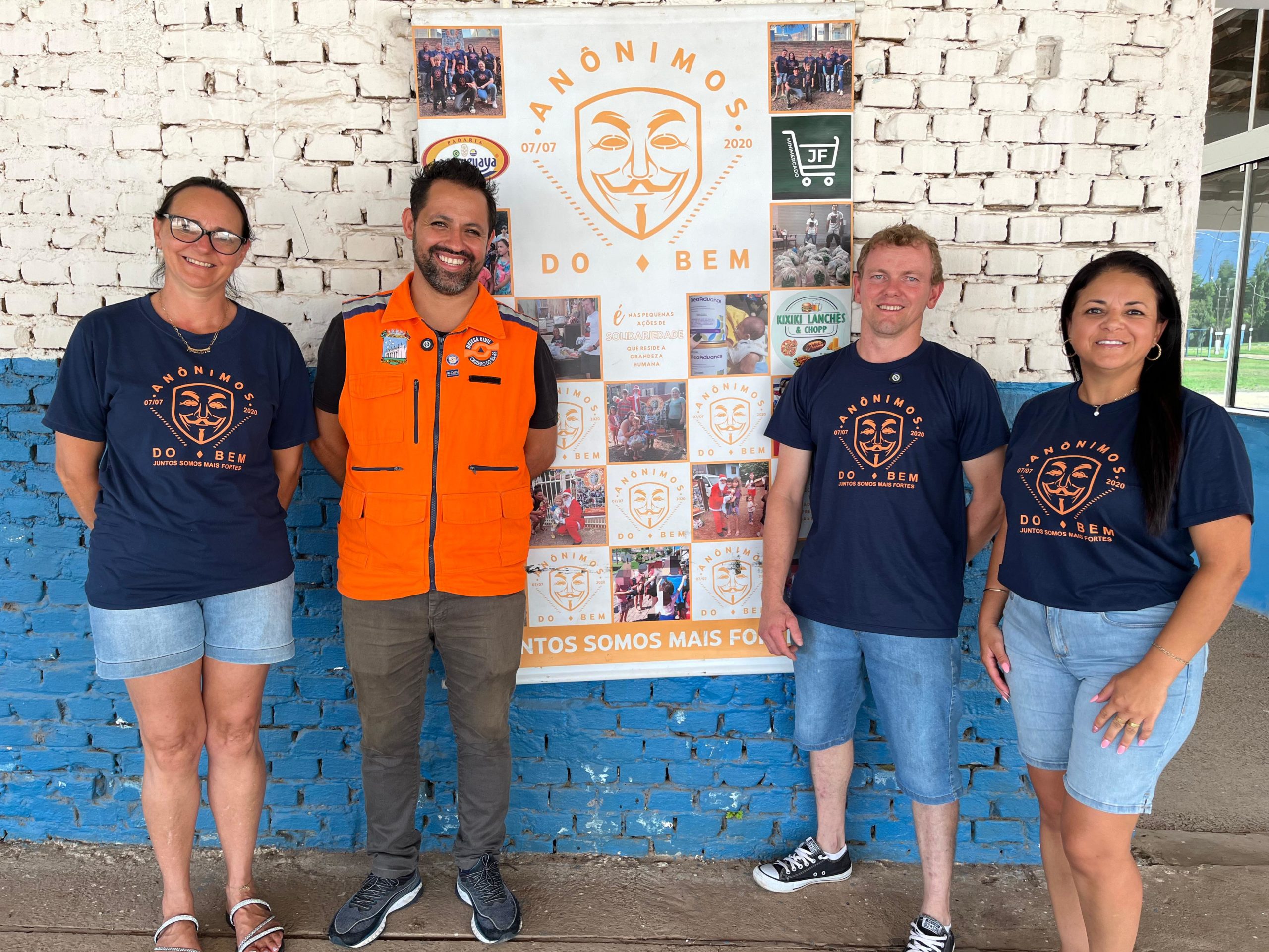 Defesa Civil e Anônimos do Bem promovem ação solidária com doação de roupas e utensílios em Cruzeiro do Sul