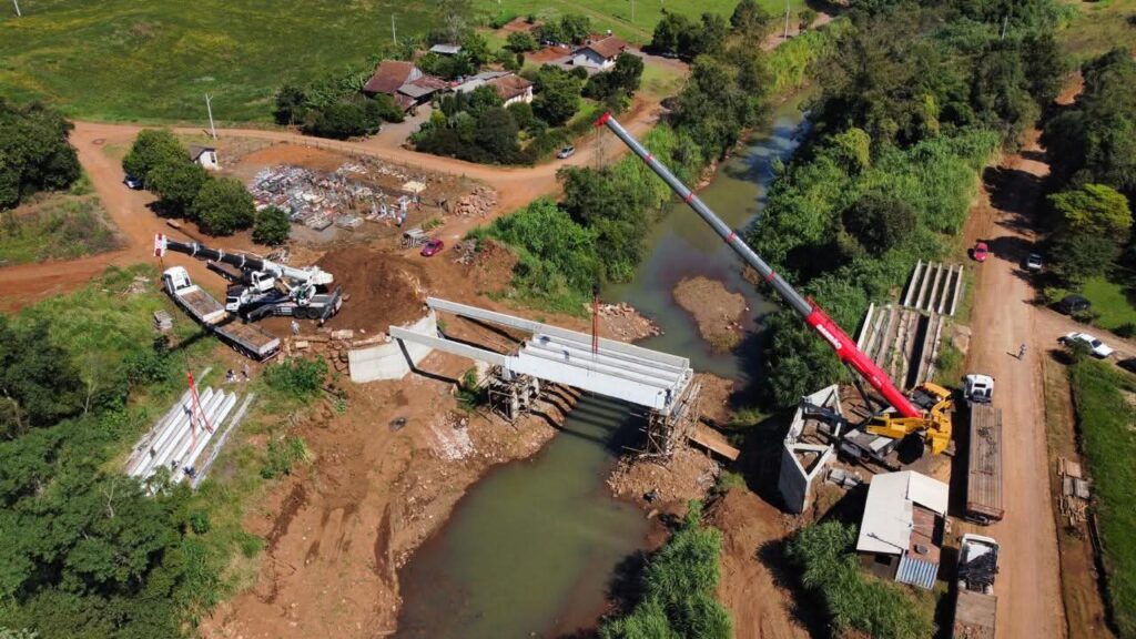 Cruzeiro do Sul avança em plano de reconstrução viária com frentes em pontes e cinco novos pontilhões
