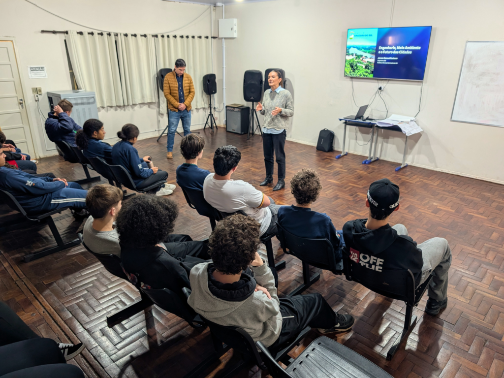 Cruzeiro do Sul promove debate sobre sustentabilidade e futuro das cidades com estudantes