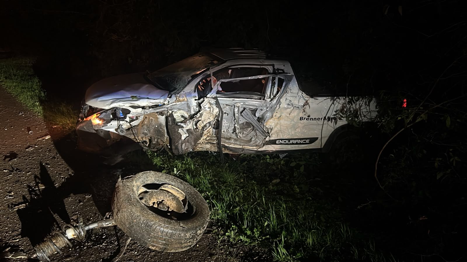 Caminhão colide em caminhonete na RSC-453, em Cruzeiro do Sul