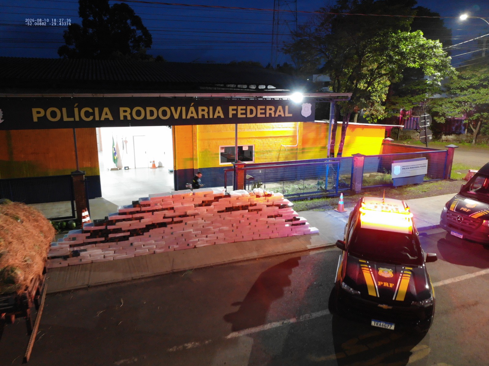 Carga de cerca de 2,5t de maconha são apreendidas em caminhão de melancias na BR-386, em Lajeado