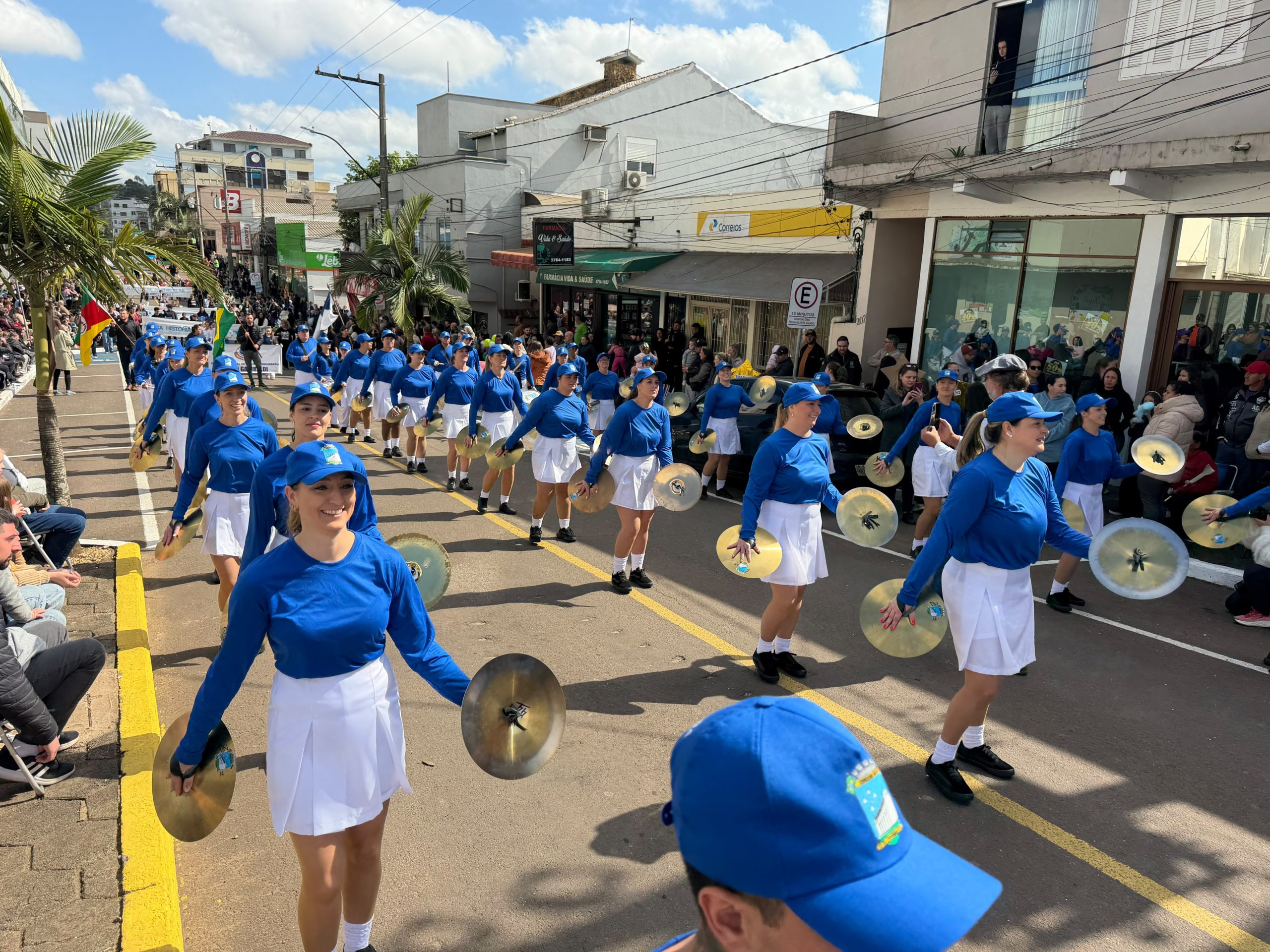 Cruzeiro do Sul reúne milhares de pessoas no desfile cívico de 7 de Setembro